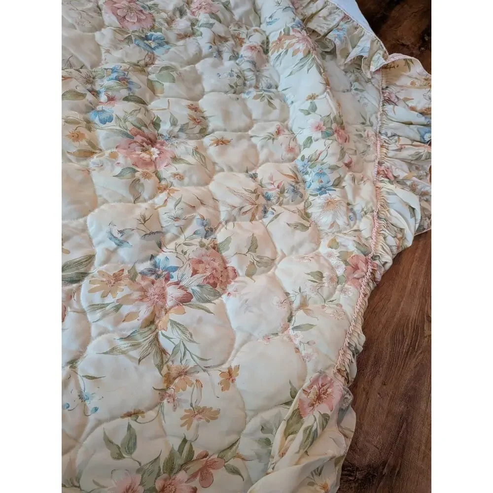 Vintage Burlington floral ruffle bedspread 102 x 88